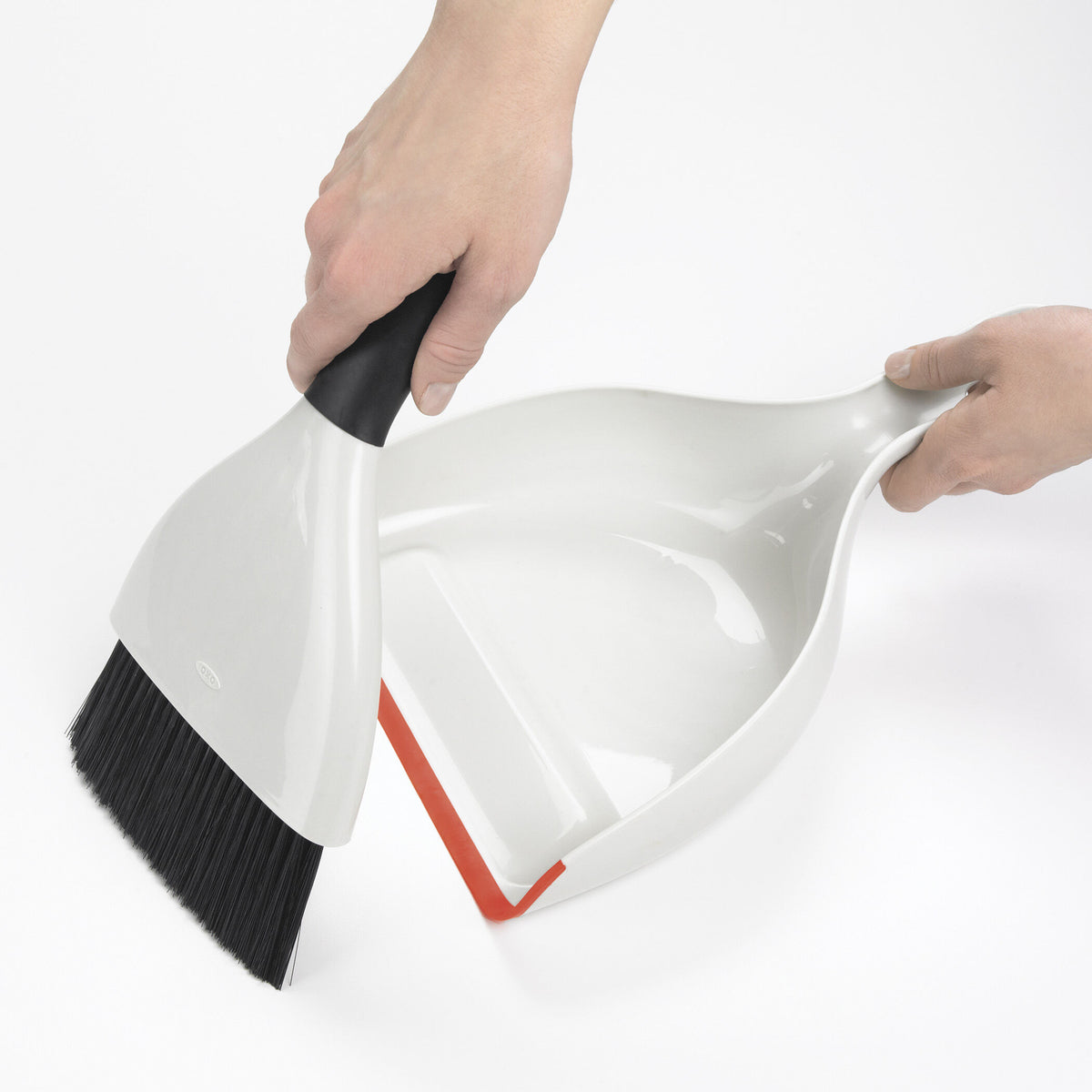 dustpan-and-brush-set-o1 1334480_2_dustpan_brush_set.jpg