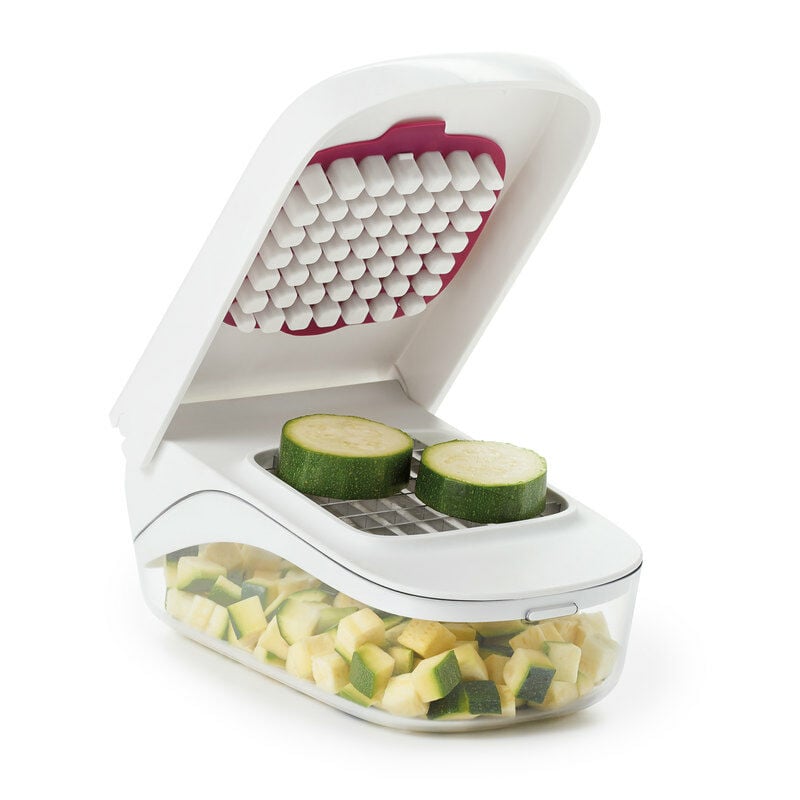 vegetable-chopper-with-easy-pour-opening-n3 onion_5.jpg