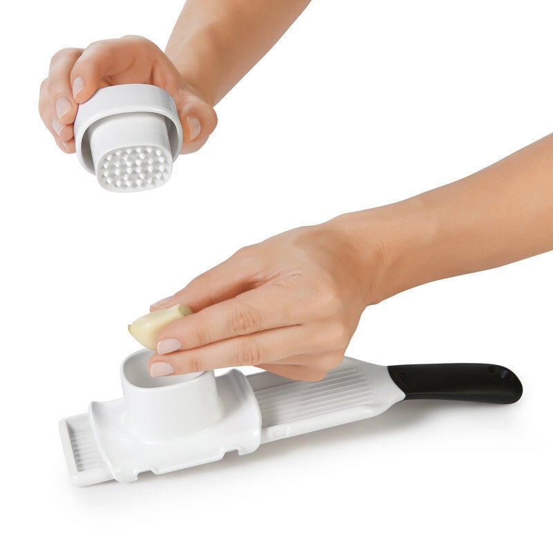 oxo-good-grips-garlic-slicer-d8 111786003.jpg