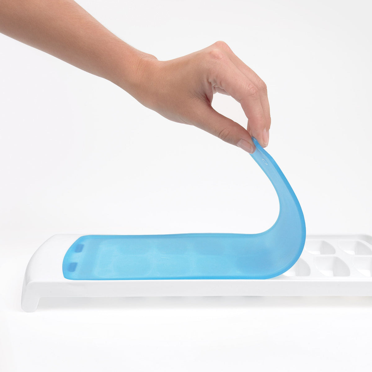no-spill-ice-cube-tray-q2 1132080_5_no-spill_ice_cube_tray.jpg