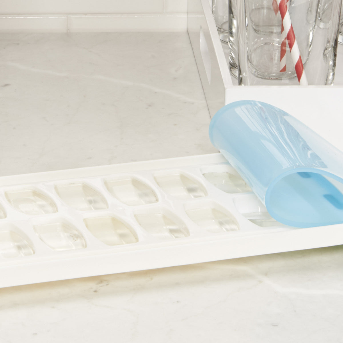 no-spill-ice-cube-tray-q2 1132080_9_no-spill_ice_cube_tray.jpg