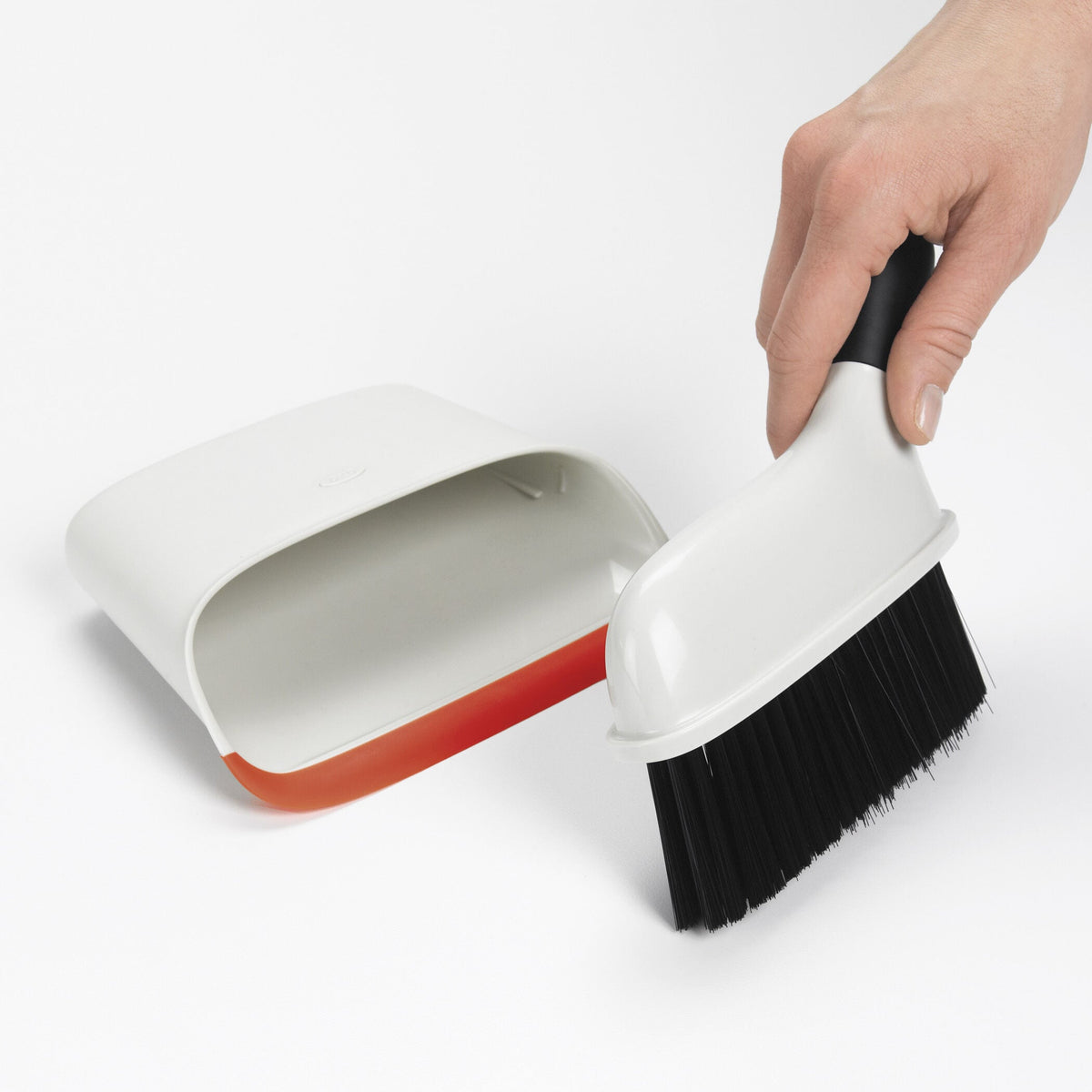 compact-dustpan-and-brush-set-v5 1334280_3_compact_dustpan_brush_set.jpg