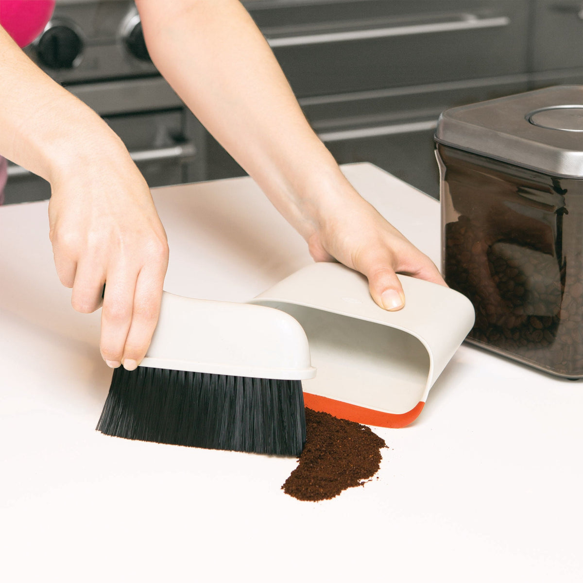 compact-dustpan-and-brush-set-v5 1334280_8_compact_dustpan_brush_set.jpg