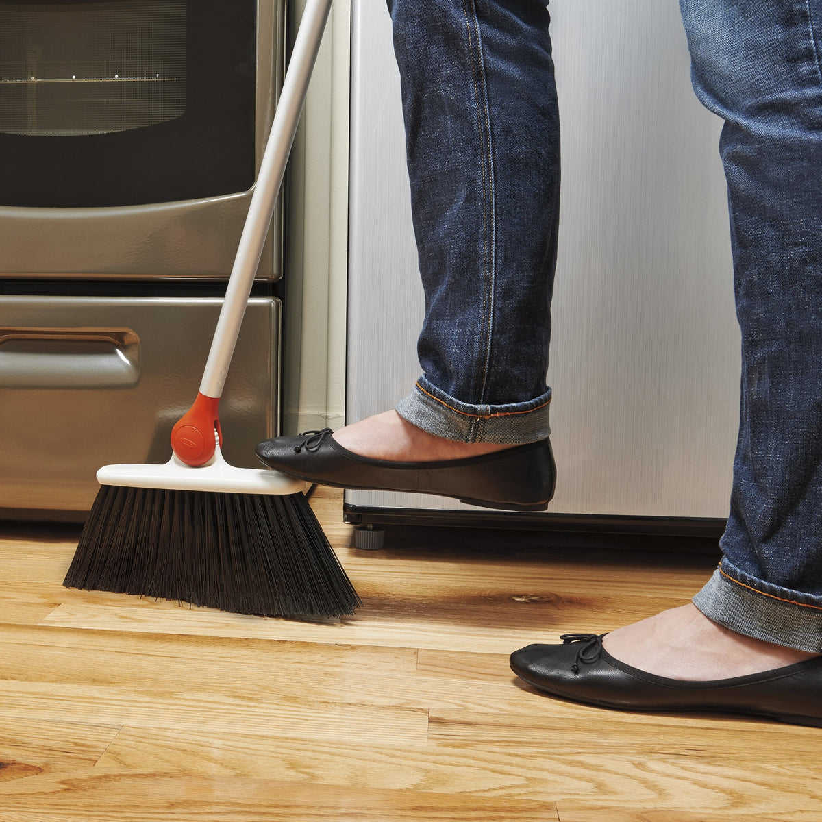 any-angle-broom-l5 1336580_6_any-angle_broom.jpg