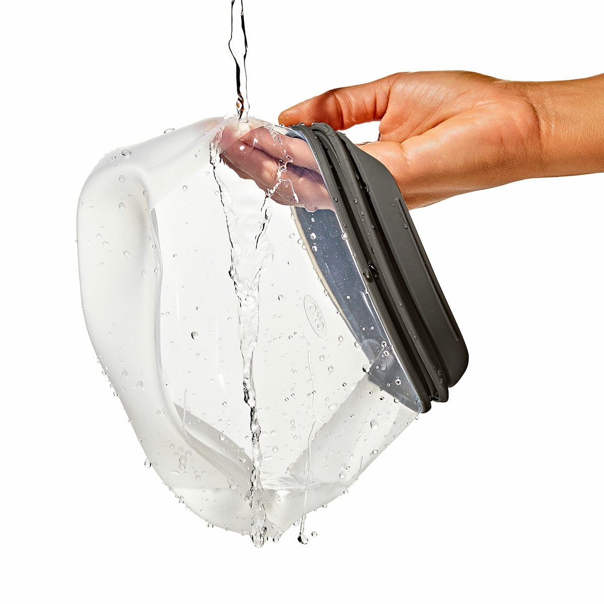 outdoor-silicone-reusable-stand-up-bag-quart-32-oz-e1 9112900_silicone_stand-up_quart_32oz_08.jpg