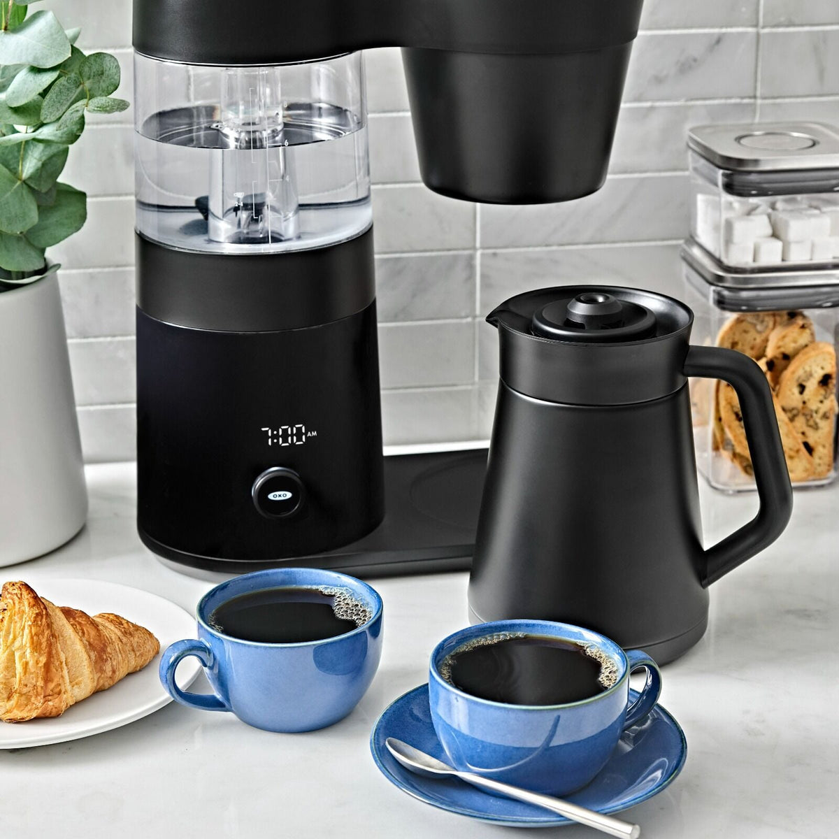 9-cup-coffee-maker-matte-black-u9 brew_8725000_9-cup-coffee-maker-black_pdp_02.jpeg