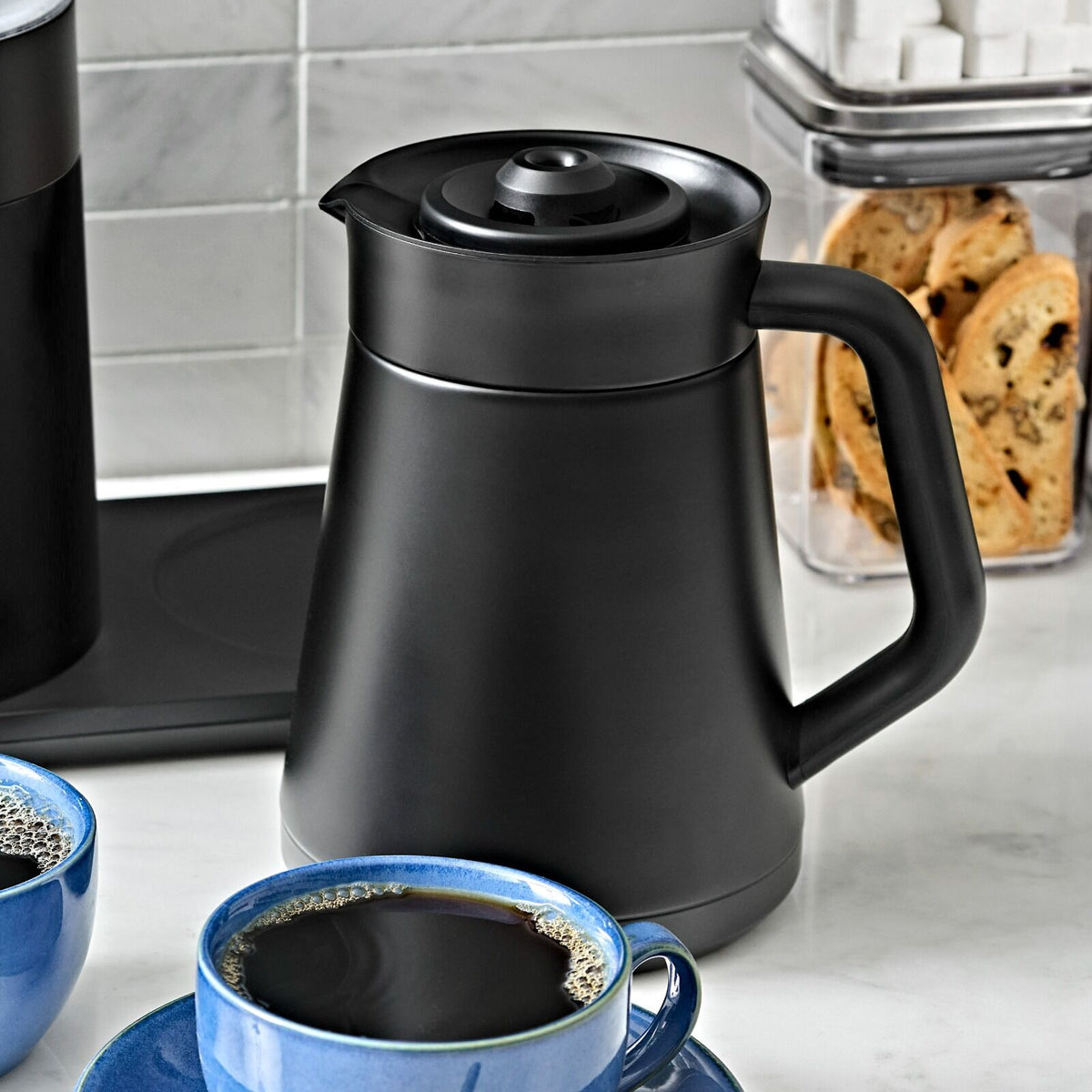 replacement-carafe-for-9-cup-coffee-maker-matte-black-l5 brew_8725100_9-cup-coffee-maker-black-carafe_pdp_02_1_.jpeg