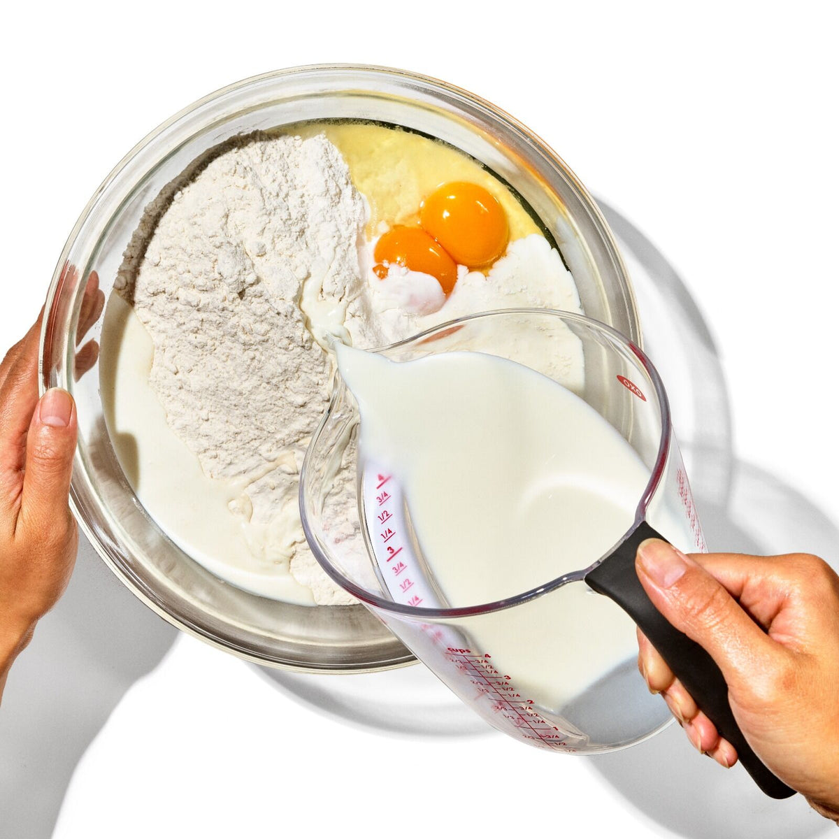 4-cup-angled-measuring-cup-j0 gg_1050030v6_4cupangledmeasuringcup_pdp_04.jpg