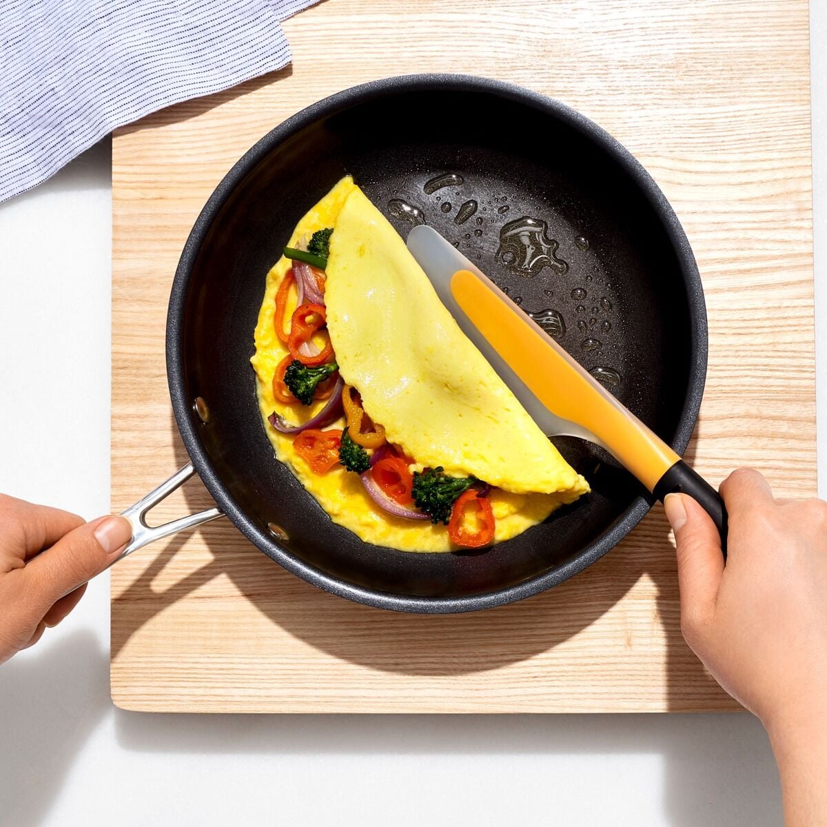 small-flip-and-fold-omelet-turner-l5 gg_11140800_4.jpg
