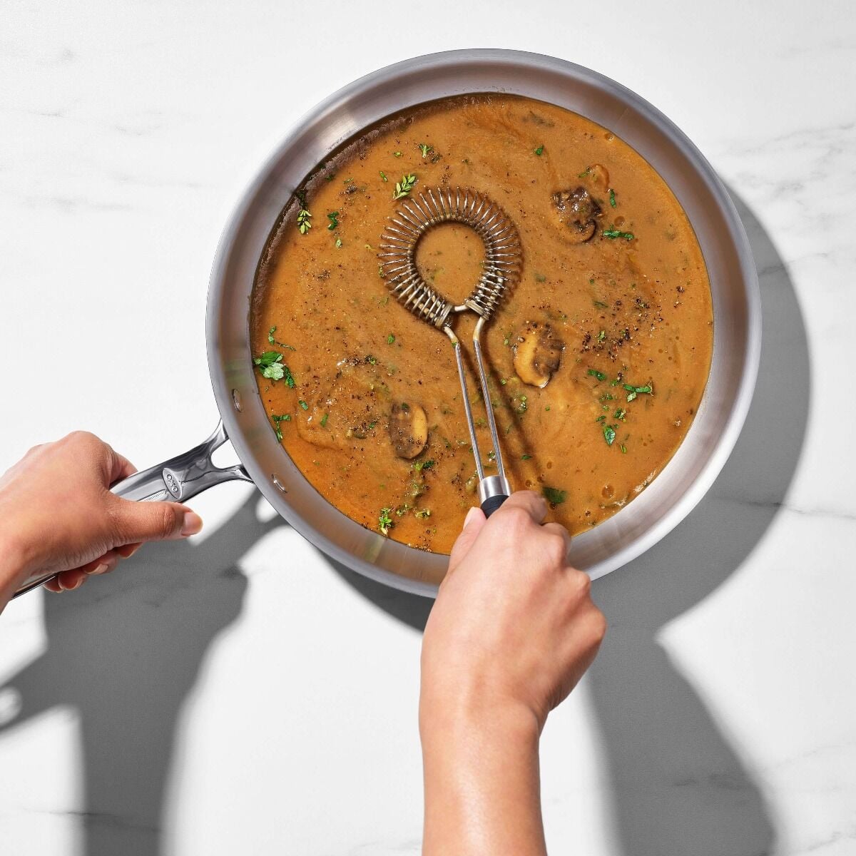 sauce-and-gravy-whisk-v8 gg_11278500_4b_1_.jpg