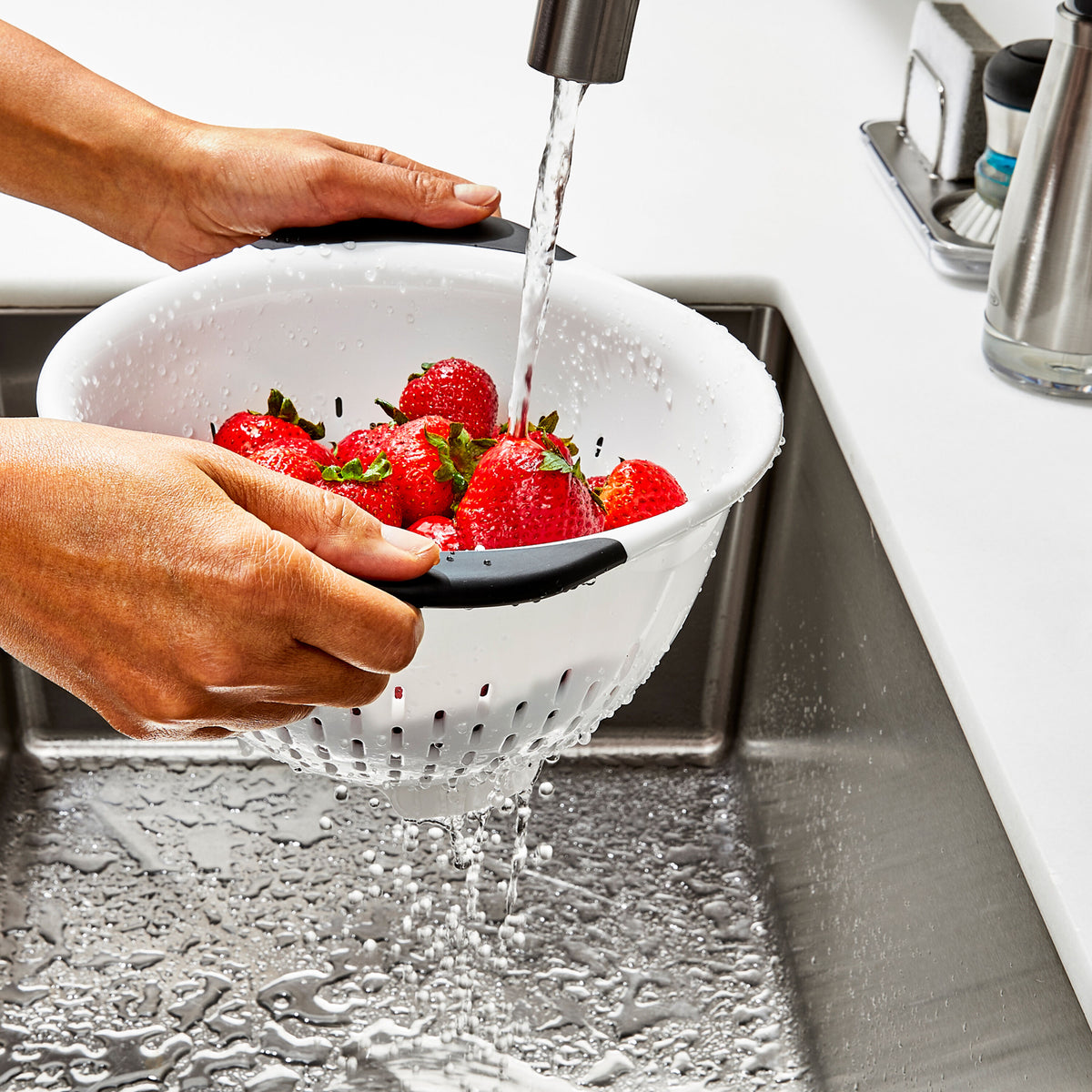 plastic-colander-c6 gg_11331000_plasticcolander3qt_pdp_05.jpg