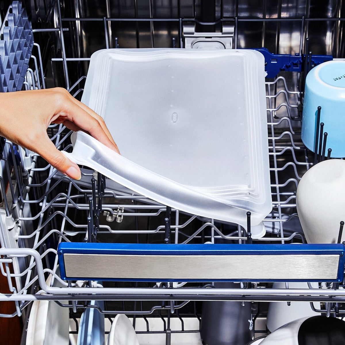 silicone-bakeware-lid-9in-x-13-in-l7 gg_11360400_siliconebakewarelid9x13_pdp_04.jpg