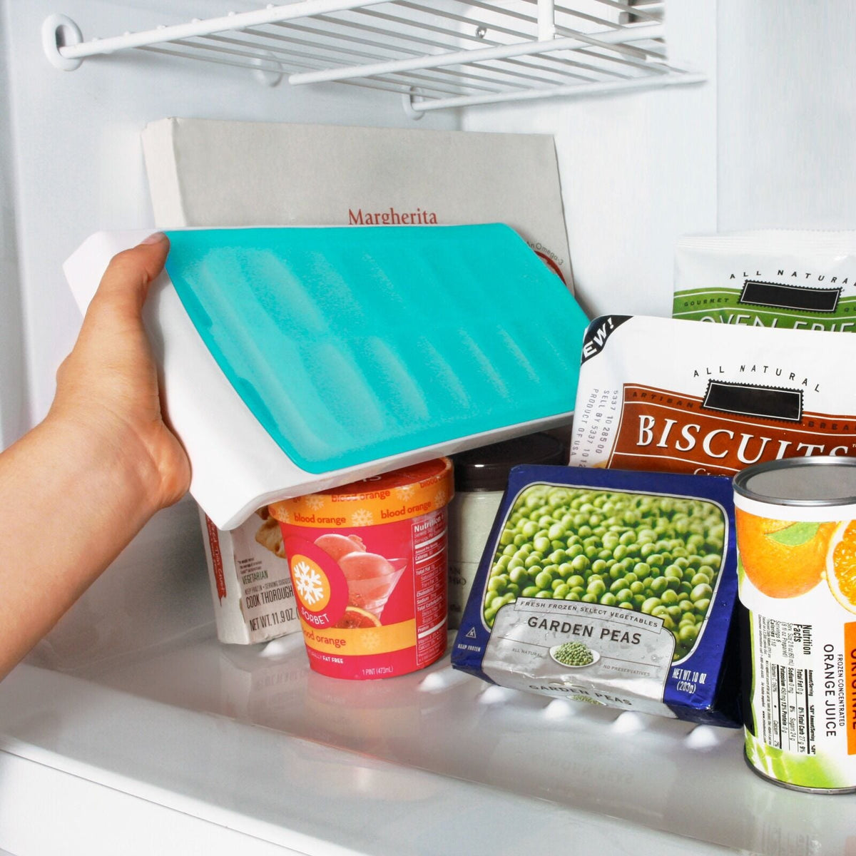 no-spill-ice-cube-tray-2-pack-u9 gg_11362000_02_rgb.jpg