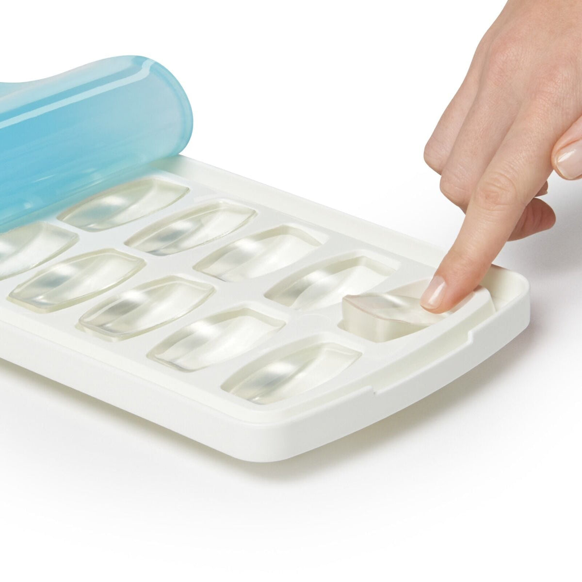 no-spill-ice-cube-tray-2-pack-u9 gg_11362000_nospillicecubetray2pk_pdp_04.jpg