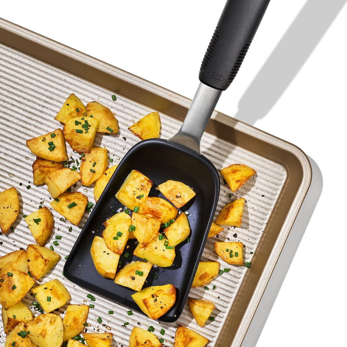 sheet-pan-scoop-e2 gg_11375300_sheetpanscoop_pdp_01.jpg
