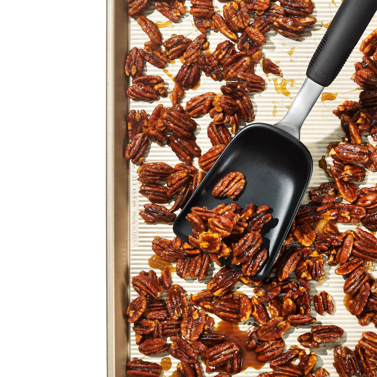 sheet-pan-scoop-e2 gg_11375300_sheetpanscoop_pdp_03.jpg