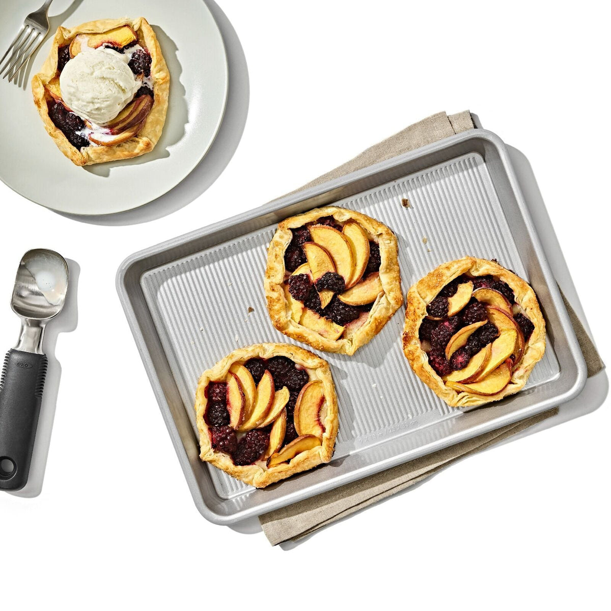 non-stick-pro-clear-coated-quarter-sheet-pan-k2 gg_11434900_quarter-sheet-pan_pdp_03.jpeg
