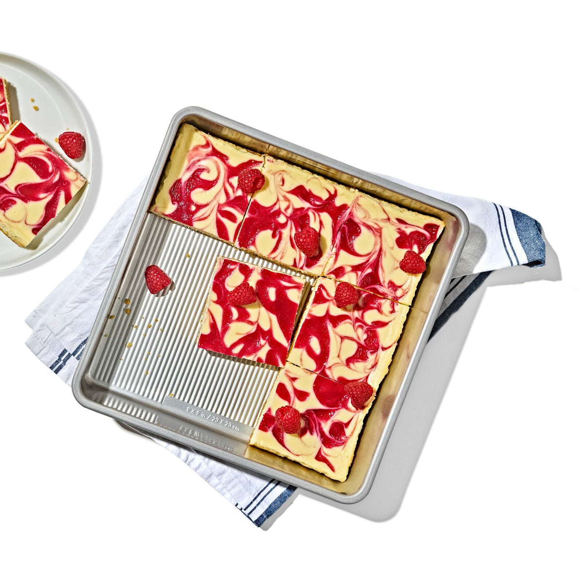 nonstick-pro-clear-coated-9in-square-cake-pan-j1 gg_11435200_9in-square-cake-pan_pdp_01.jpeg