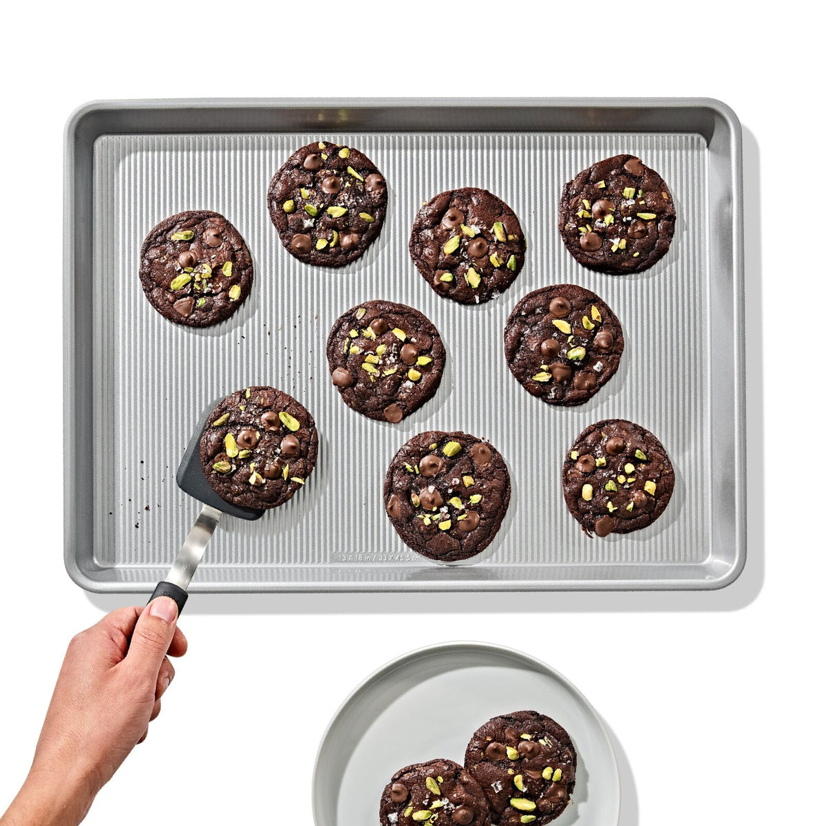 non-stick-pro-clear-coated-half-sheet-pan-v2 gg_11435300_half-sheet-pan_pdp_02.jpeg