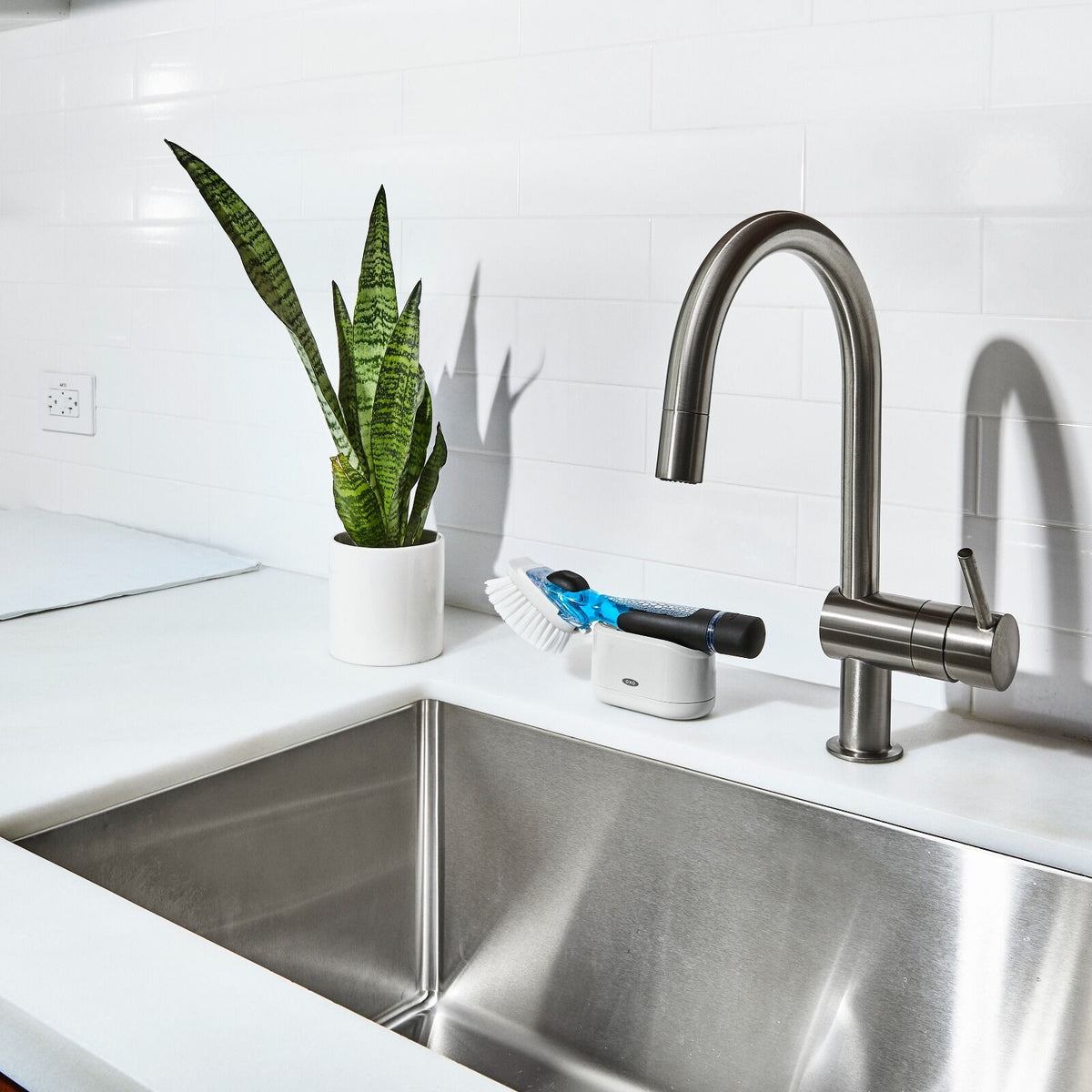 soap-dispensing-dish-brush-storage-set-i0 gg_12361800_dishbrushstorageset_40_rgb.jpg