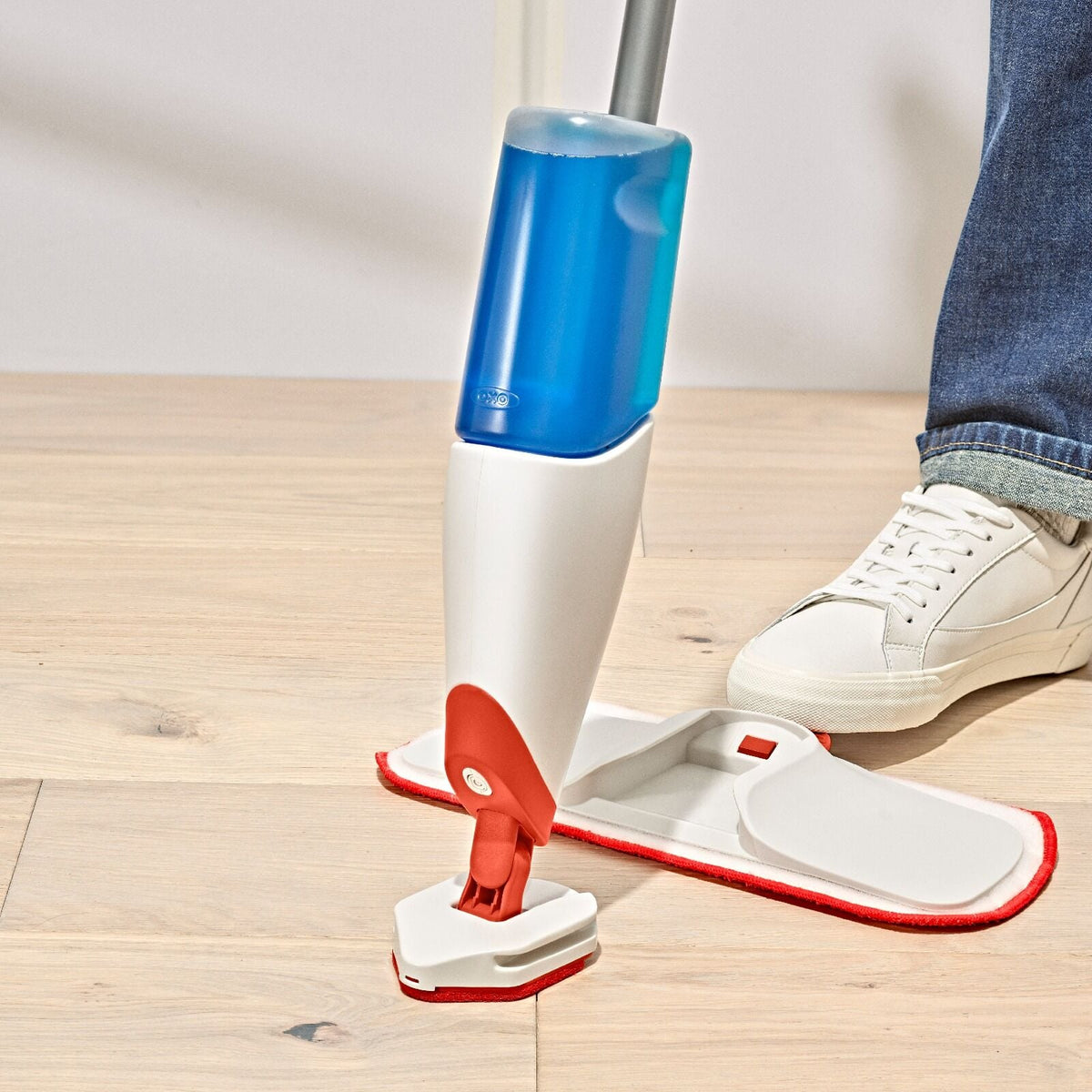 microfiber-spray-mop-b1 gg_12422900_spray-mop_pdp_05.jpeg