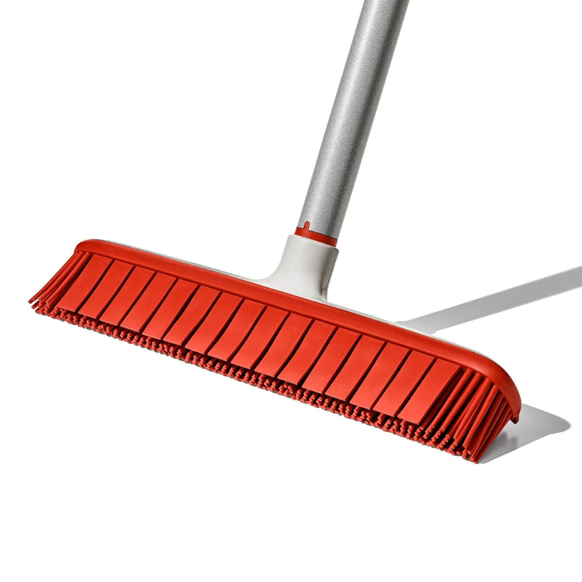 oxo-good-grips-fur-broom-b2 gg_12423000_fur-broom-compact_pdp_04.jpeg