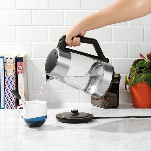 cordless-glass-electric-kettle-m9 lifestyle1.jpg