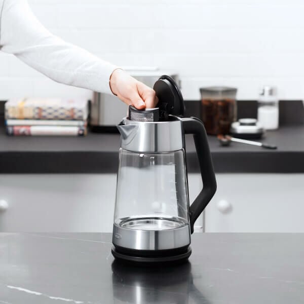 cordless-glass-electric-kettle-m9 lifestyle5.jpg