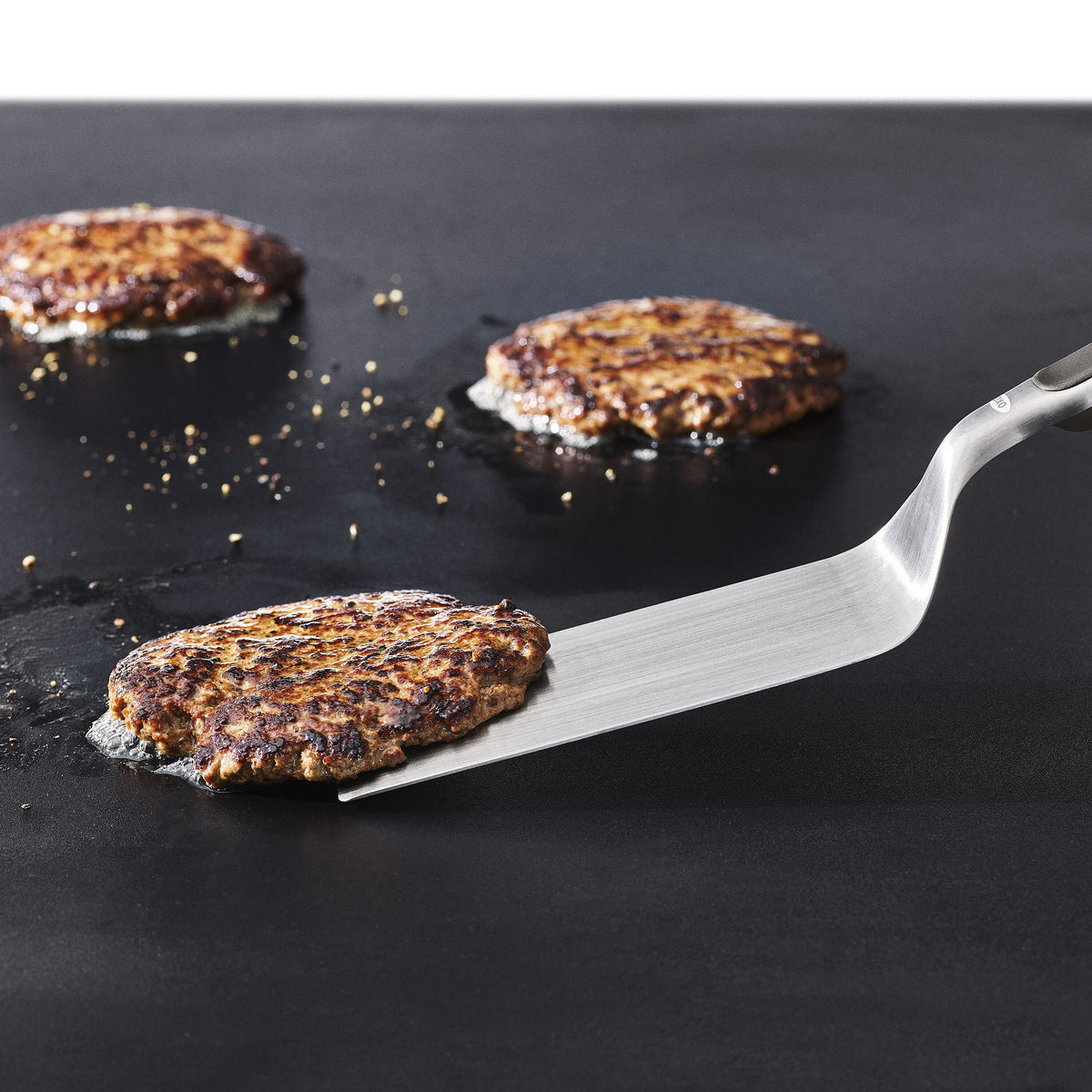 oxo-outdoor-griddle-turner-i5 od_9108400_071921_34_rgb.jpg
