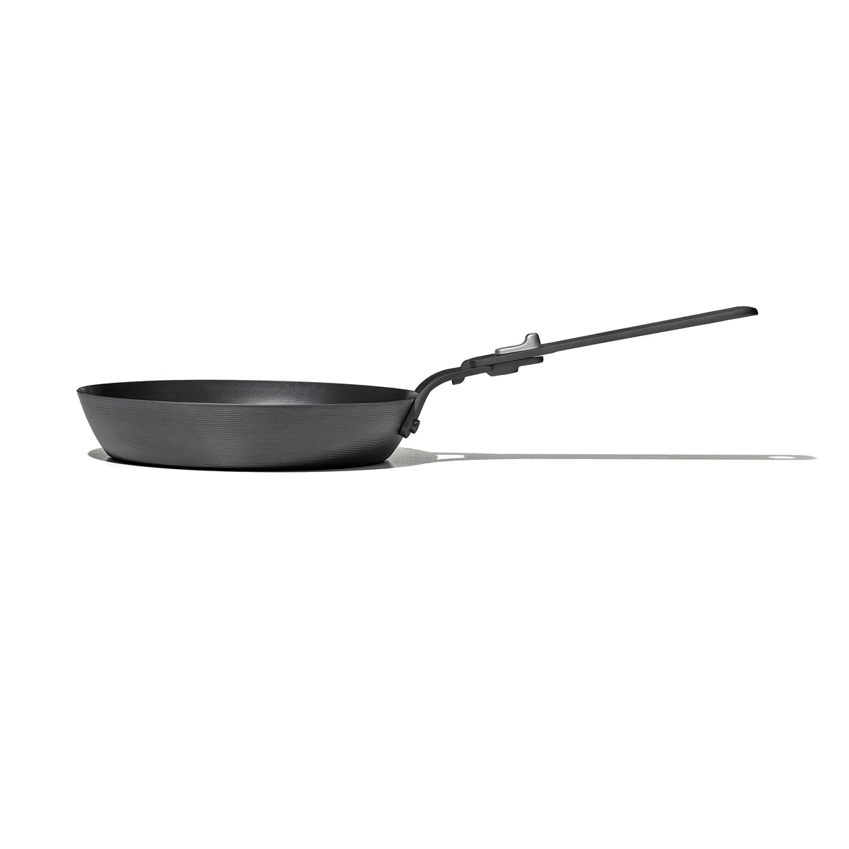carbon-steel-with-removable-handle-8in-pan-b4 od__2059660001__8incarbonsteelpan_77_rgb.jpg