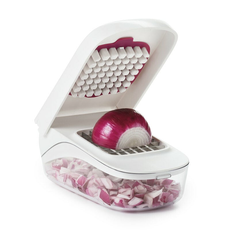 vegetable-chopper-with-easy-pour-opening-n3 onion_6.jpg