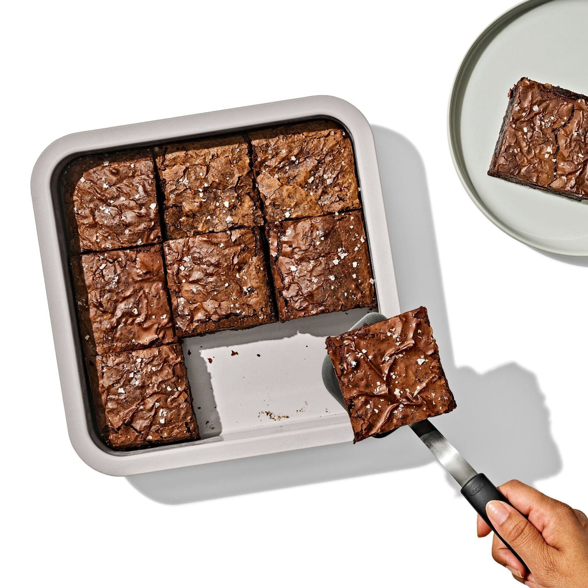 non-stick-pro-ceramic-coated-metal-bakeware-9-square-cake-pan-c9 oxo_9in-square-cake-pan_pdp_03.jpg