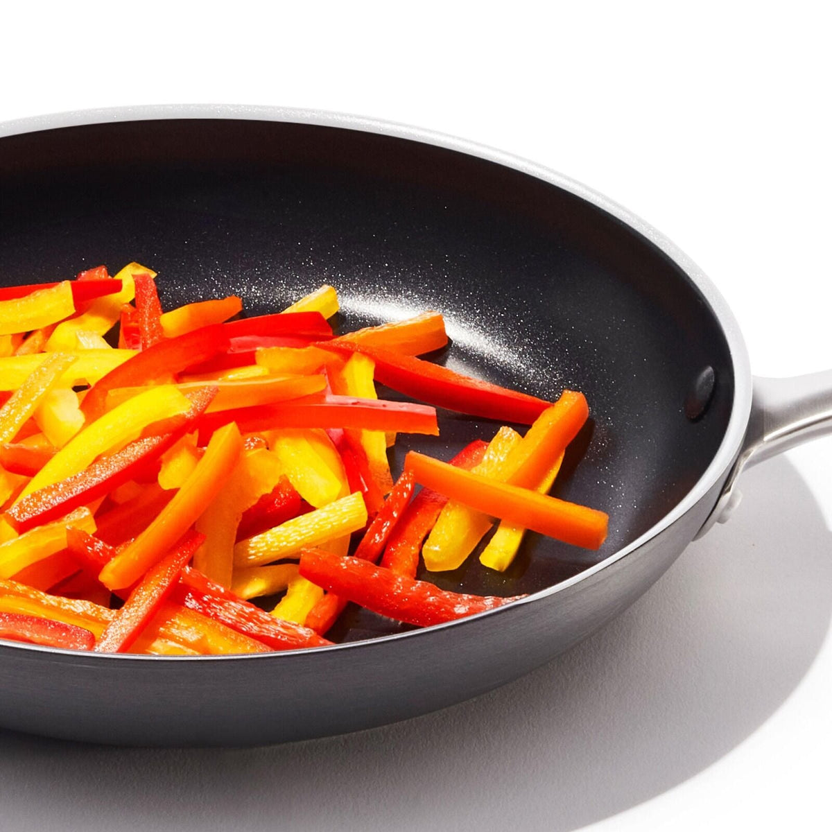 non-stick-pro-every-day-10-inch-fry-pan-k6 oxo_cc010469-001_nonstick-everyday-10in-fry-pan_pdp_03.jpg
