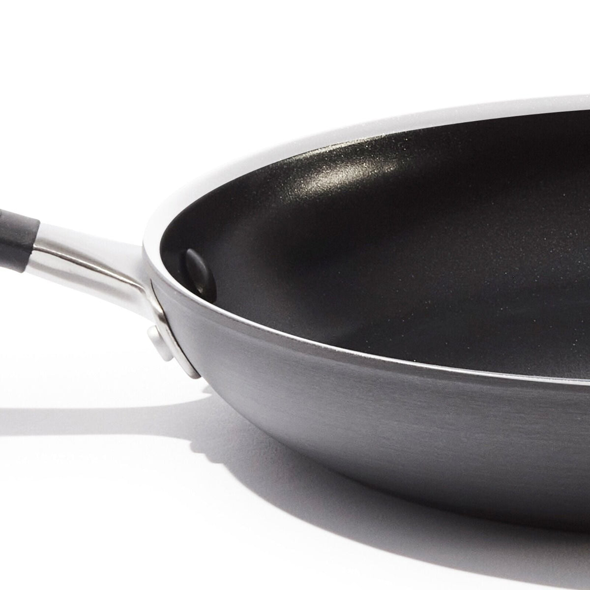 non-stick-pro-every-day-10-inch-fry-pan-k6 oxo_cc010469-001_nonstick-everyday-10in-fry-pan_pdp_06_1_.jpg