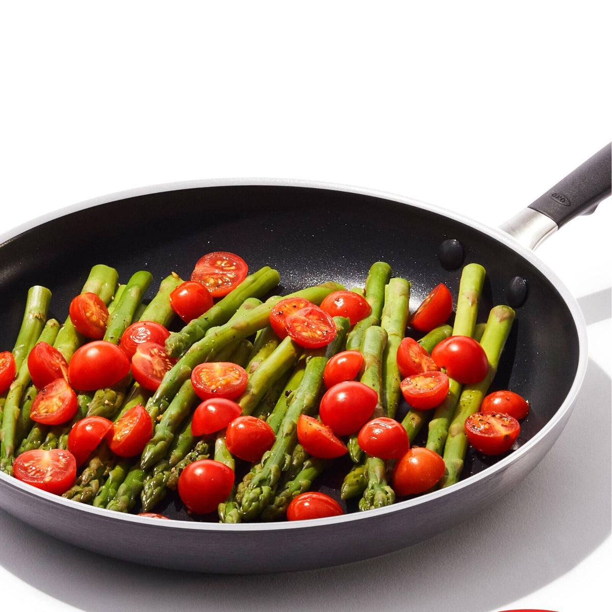 non-stick-pro-every-day-12-inch-frypan-with-lid-r0 oxo_cc010471-001_nonstick-everyday-12in-fry-pan-w-lid_pdp_03.jpg