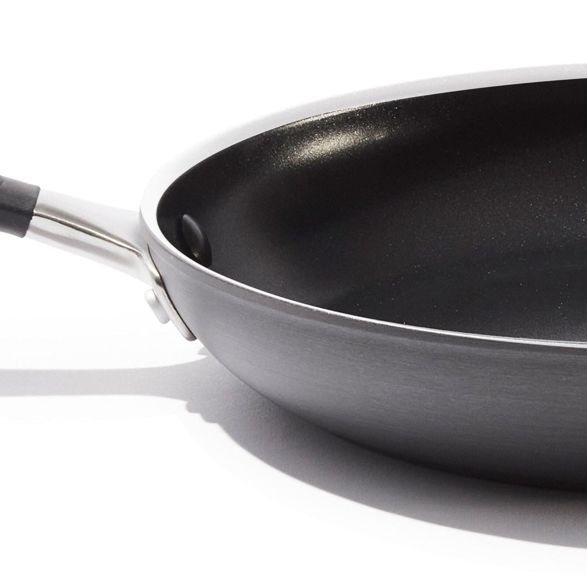 non-stick-pro-every-day-12-inch-frypan-with-lid-r0 oxo_cc010471-001_nonstick-everyday-12in-fry-pan-w-lid_pdp_06.jpg