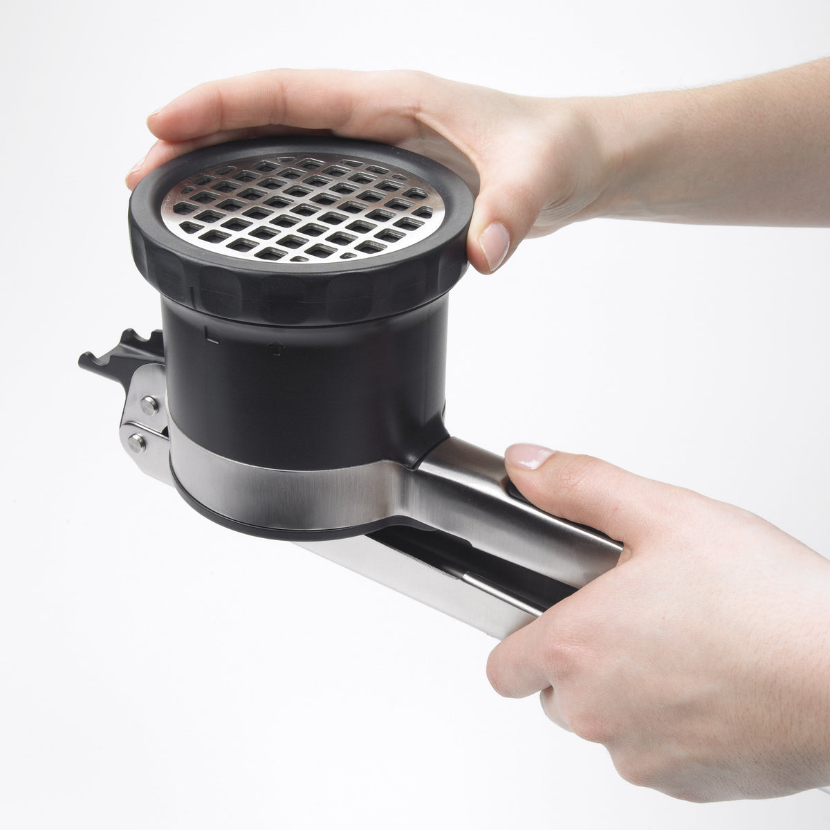 3-in-1-adjustable-potato-ricer-j0 oxo_good_grips_3-in-1_adjustable_potato_ricer_1129780_2.jpg