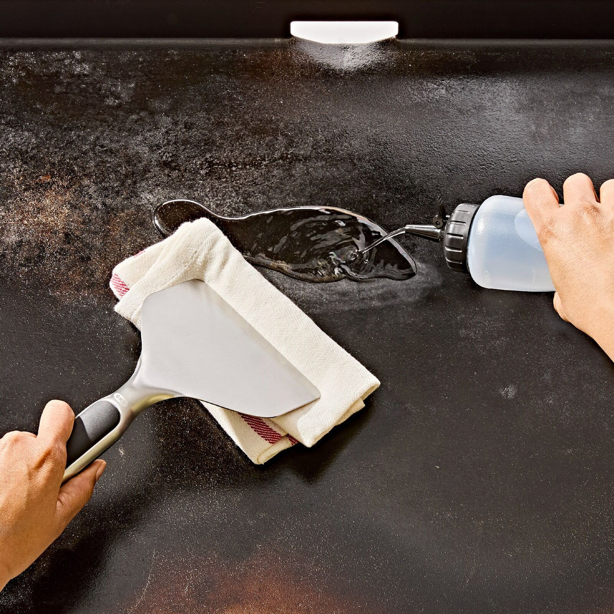 griddle-scraper-w4 oxo_griddle-scraper_pdp_01.jpeg