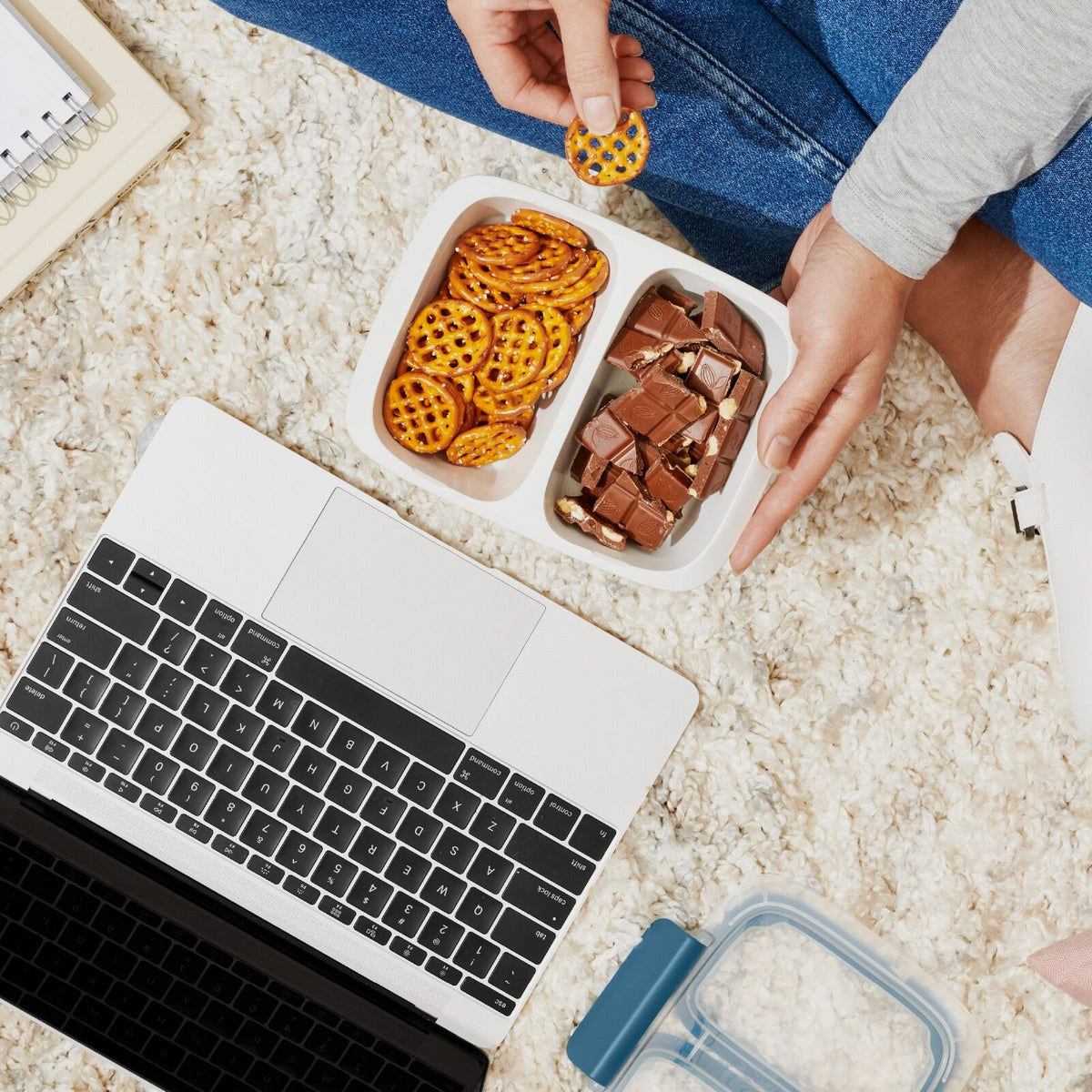 prep-and-go-2-cup-divided-container-q0 oxo_prepgo_2cup-divided-container_apdp_pdp_04_1_.jpeg