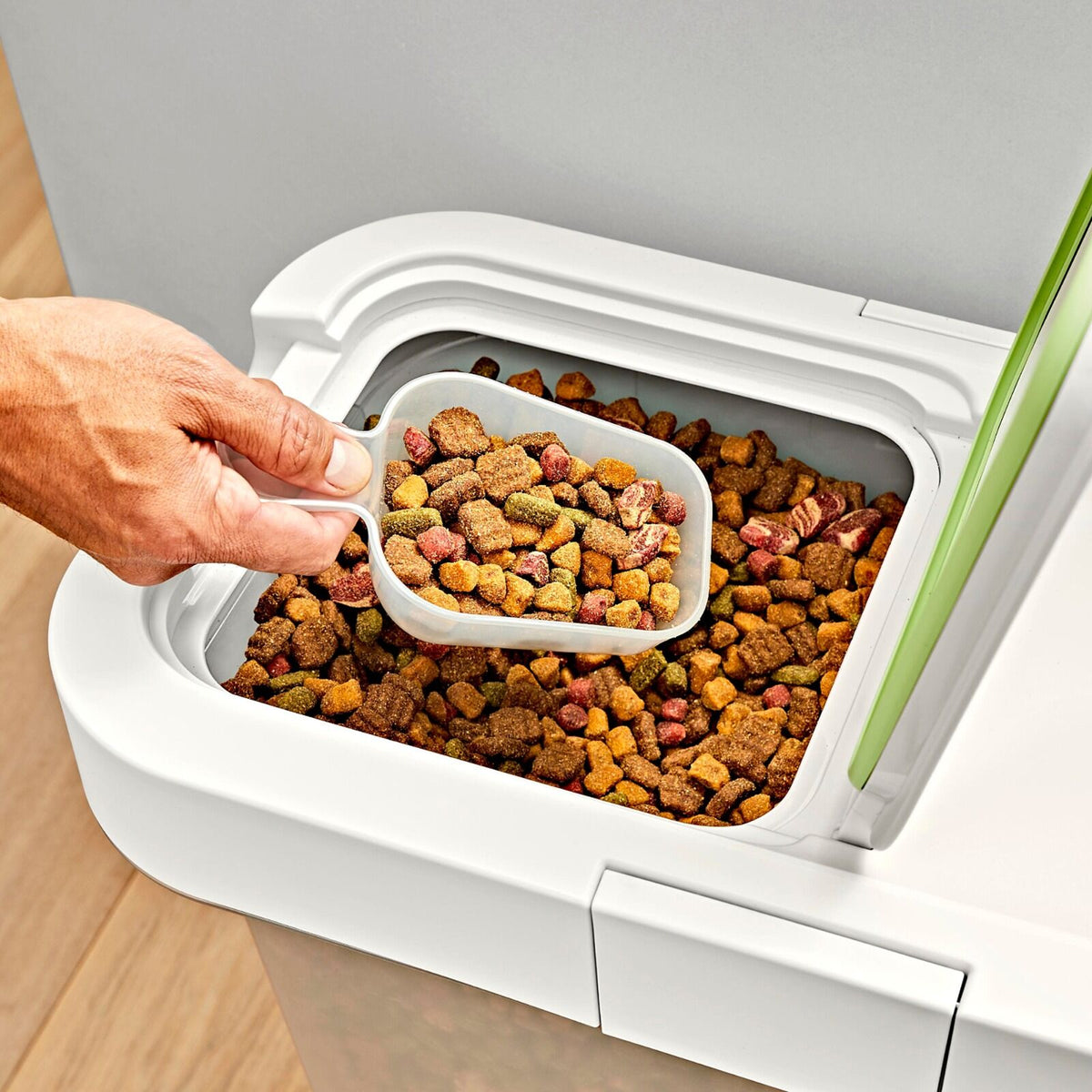 oxo-pet-airtight-food-container-with-scoop-extra-large-f0 pet_7301600_airtight-food-container-extra-large_pdp_04.jpeg