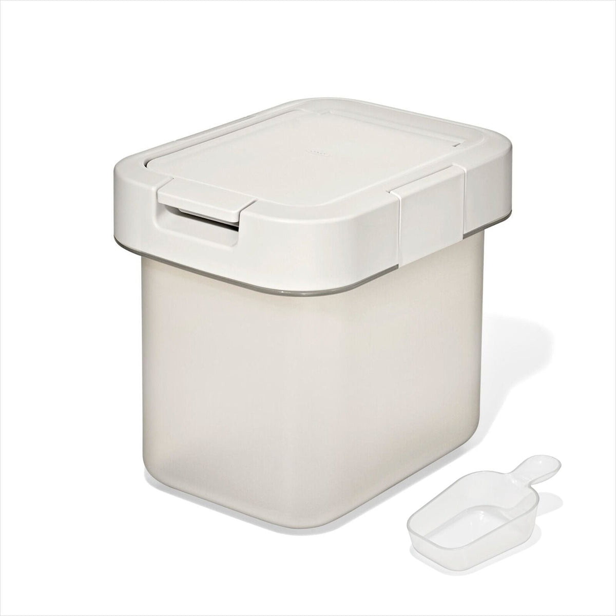 oxo-pet-airtight-food-container-with-scoop-small-l7 pet_7301700_airtight-food-container-small_apdp_00_main.jpg