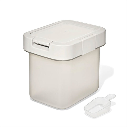 oxo-pet-airtight-food-container-with-scoop-small-l7 pet_7301700_airtight-food-container-small_apdp_00_main.jpg