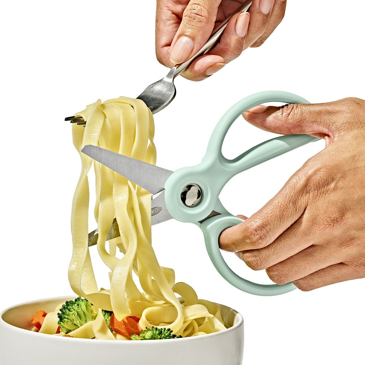 on-the-go-food-scissors-with-case-u8 tot_61176600_baby-food-scissors-opal_pdp_01.jpeg