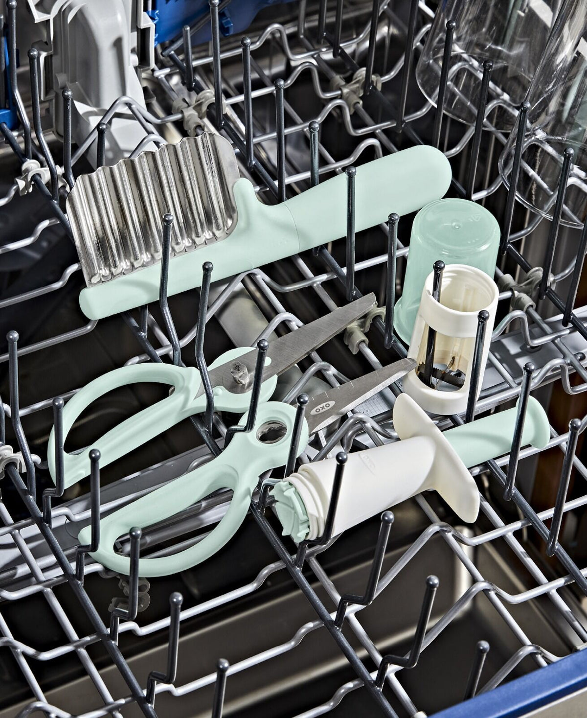 on-the-go-food-scissors-with-case-u8 tot_61176600_baby-food-scissors-opal_pdp_macys_04.jpeg