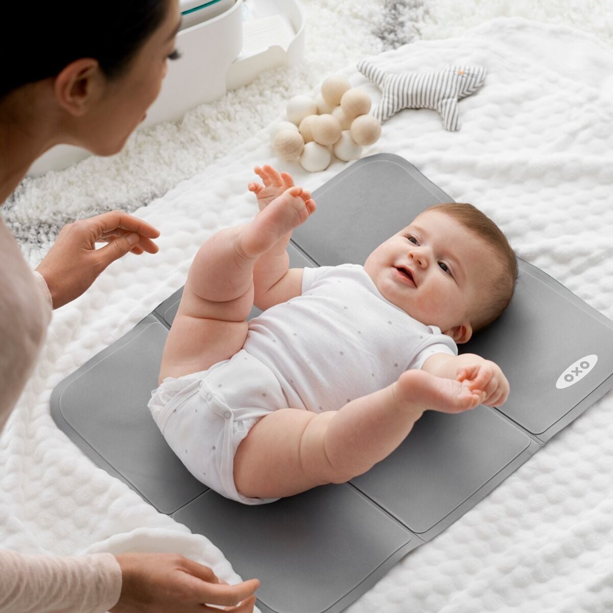 diaper-caddy-with-changing-mat-r1 tot_63135900_9a.jpg