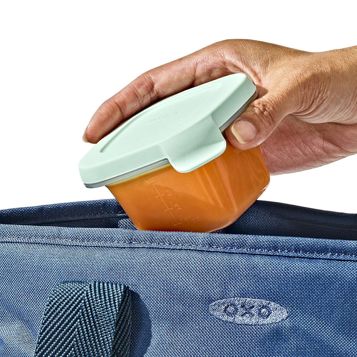 silicone-baby-blocks-food-storage-containers-4-oz-opal-o8 tot_silicone-baby-blocks-4oz_opal_pdp_04_1.jpeg